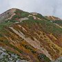 尾根の片面だけ氷雪がついています。長野において白馬連峰がどういう役割を果たしているかよく分かる景色です。